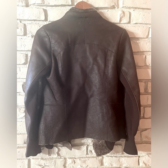 Genuine VINCE Cascade Shearling and Lambskin
Leather Coat/Jacket - Picture 4 of 10